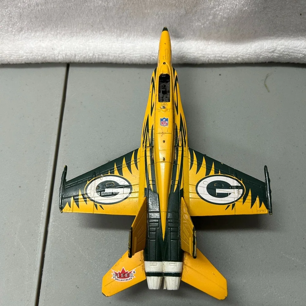 Fleer Greenbay Packers 1:72 F/A 18 Hornet of 1086 Limited Edition Fighter Jet